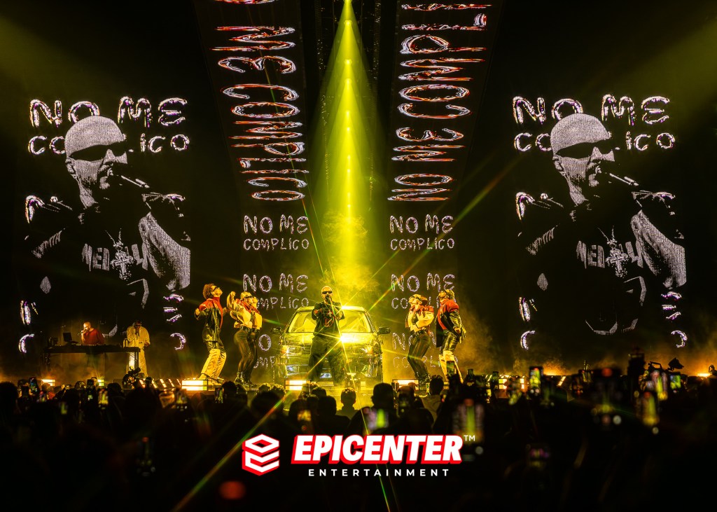 J Balvin ilumina Pechanga Arena en un viaje vibrante: Back to the Rayo en su máxima&nbsp;expresión