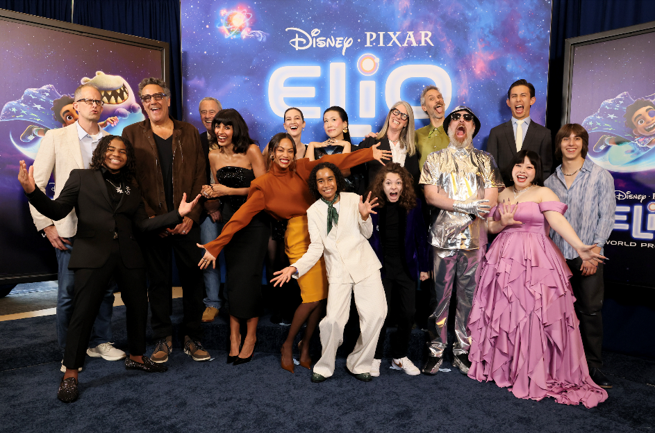 EL REPARTO DE VOCES EN INGLÉS, CINEASTAS E INVITADOS ESPECIALES ESTUVIERON EN LA ALFOMBRA AZUL DE HOLLYWOOD PARA CELEBRAR ELIO DE DISNEY Y&nbsp;PIXAR